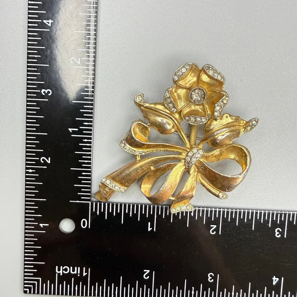 Vintage Gold Tone Pot Metal Rhinestone Flower Brooch c. 1930s 2
